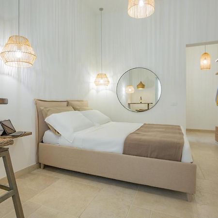 Filia Solis - Old Town Suites & Spa Brindisi Bagian luar foto