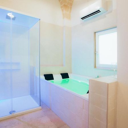 Filia Solis - Old Town Suites & Spa Brindisi Bagian luar foto