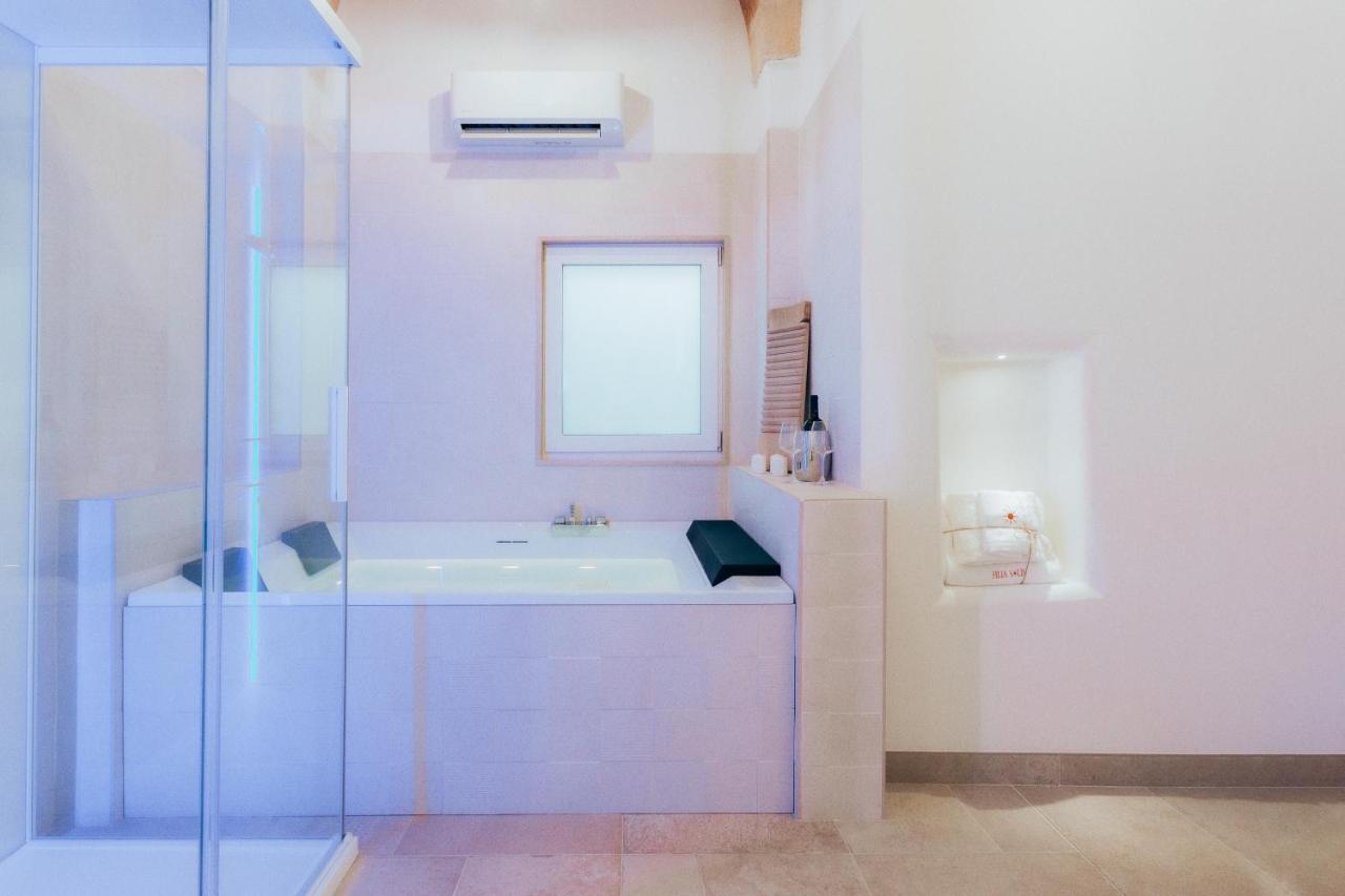 Filia Solis - Old Town Suites & Spa Brindisi Bagian luar foto