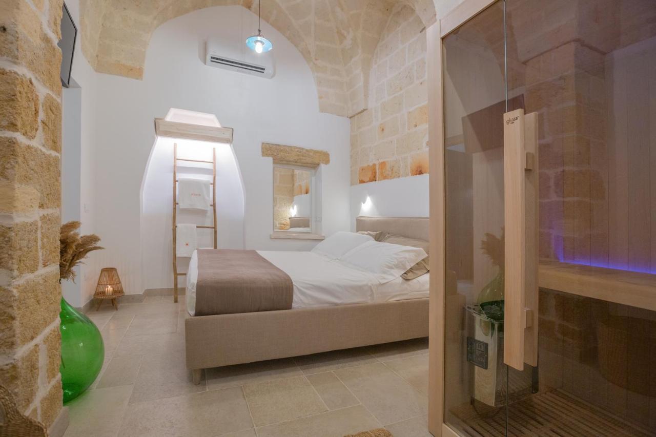 Filia Solis - Old Town Suites & Spa Brindisi Bagian luar foto