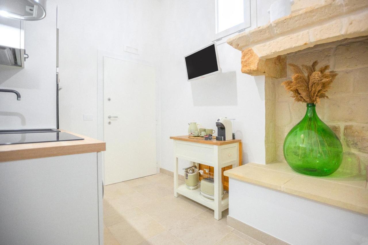 Filia Solis - Old Town Suites & Spa Brindisi Bagian luar foto