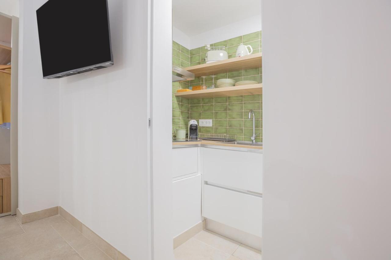 Filia Solis - Old Town Suites & Spa Brindisi Bagian luar foto