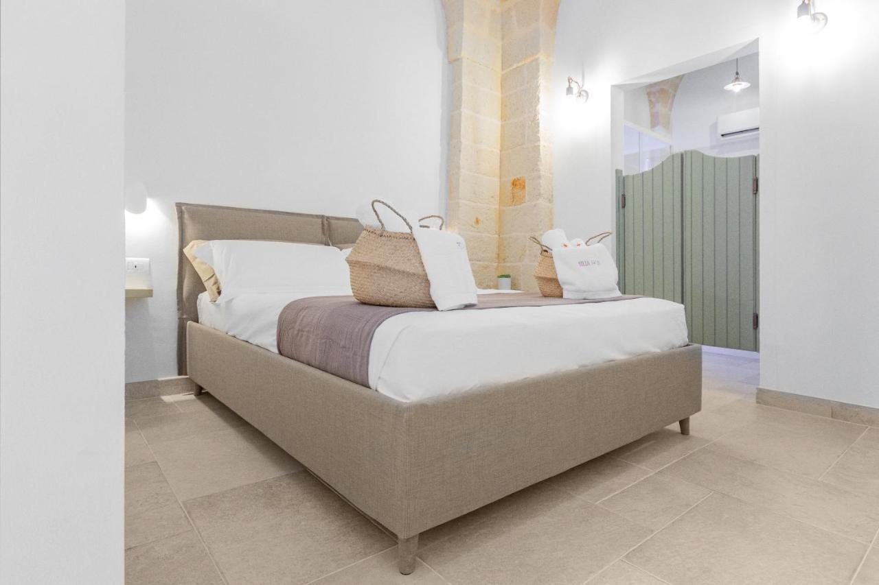 Filia Solis - Old Town Suites & Spa Brindisi Bagian luar foto